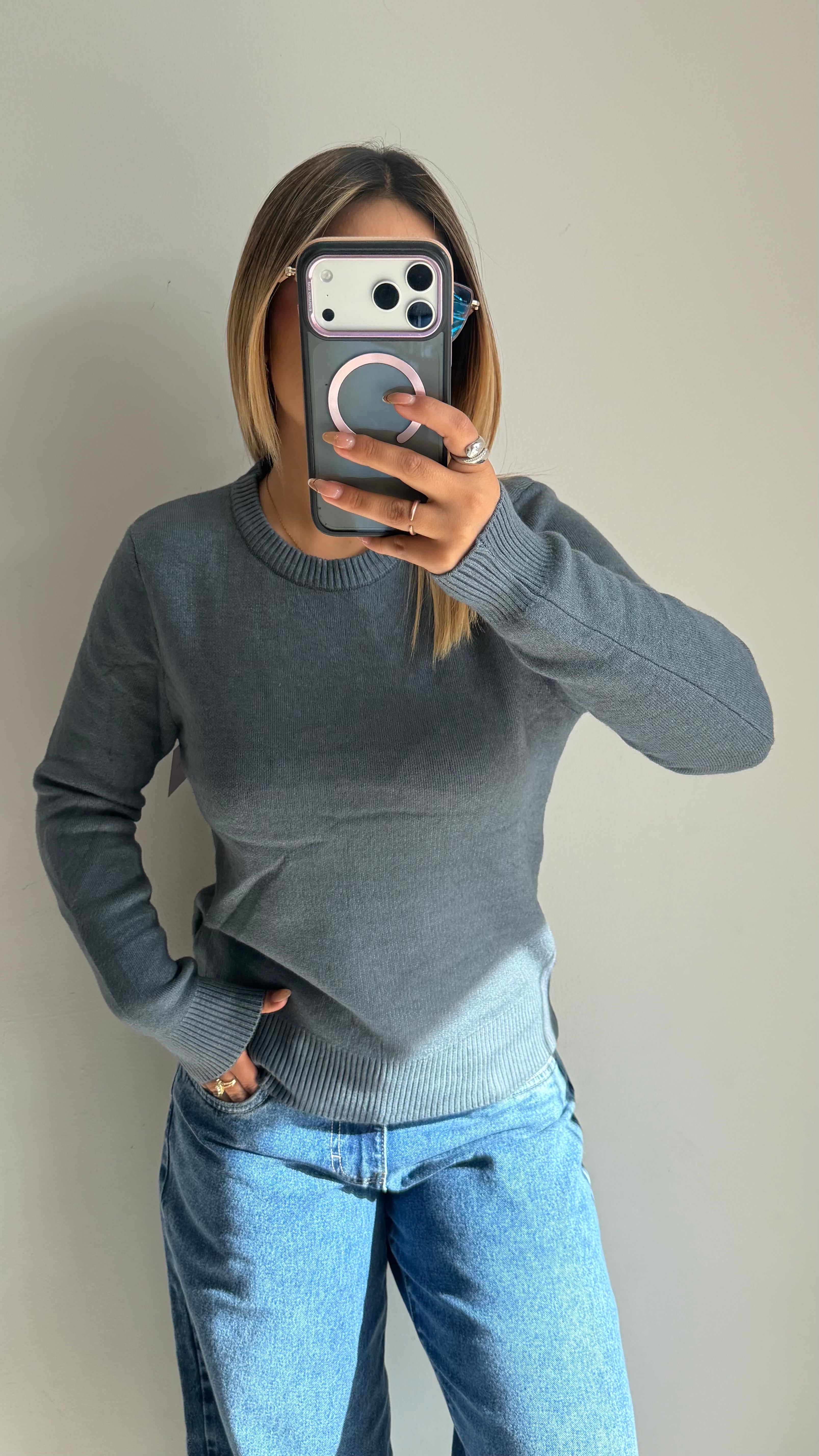 Suéter suave cuello redondo